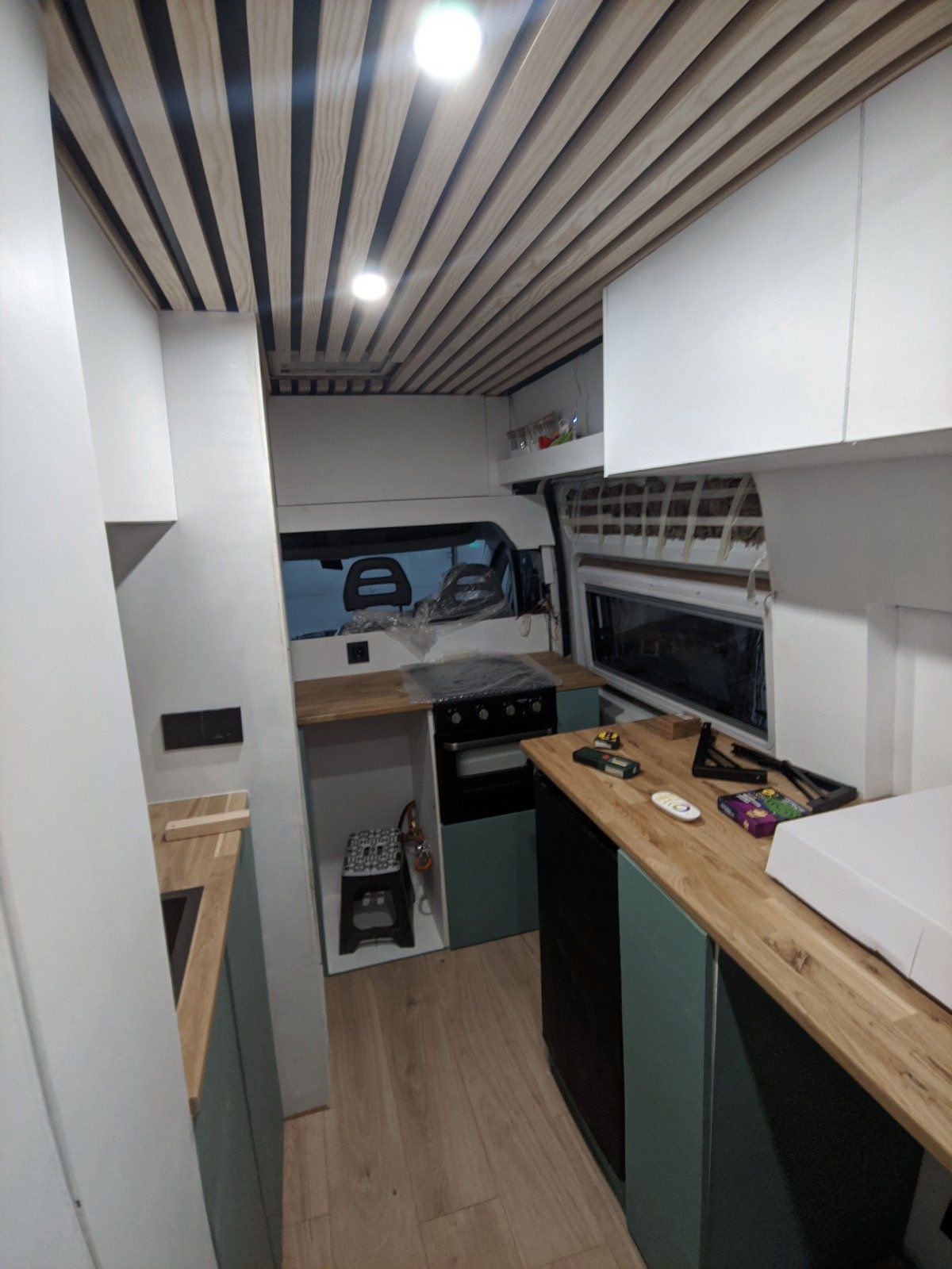 Homologar camperizacion homologación vehículo vivienda furgon vivienda placa fotovoltaica instalación de mobiliario claraboya ventana deposito en los bajos calefacción estacionaria peldaño eléctrico horno de gas Homologar camperizacion homologación vehículo vivienda furgon vivienda placa fotovoltaica instalación de mobiliario claraboya ventana deposito en los bajos calefacción estacionaria peldaño eléctrico horno de gas