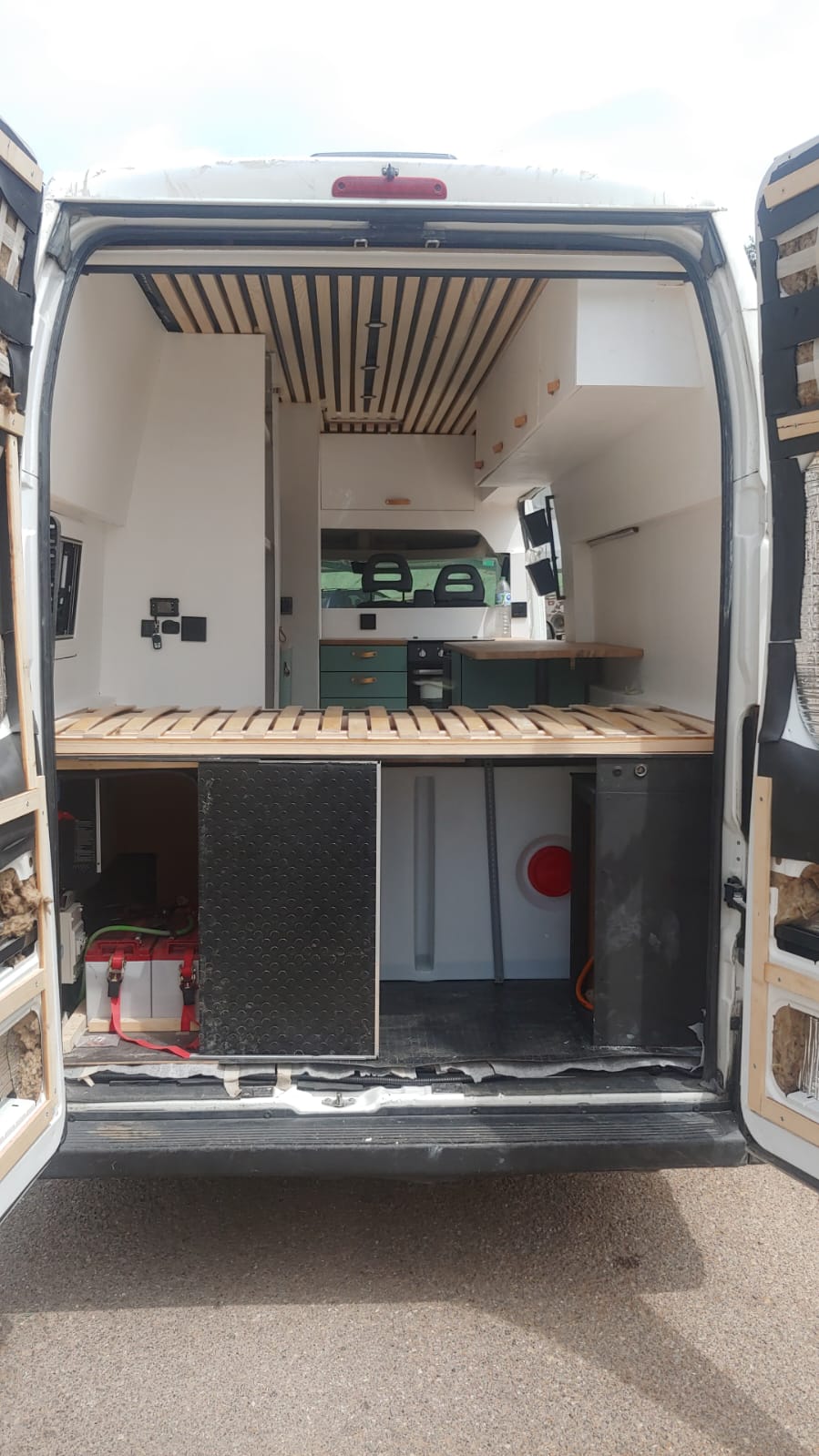 Homologar camperizacion homologación vehículo vivienda furgon vivienda placa fotovoltaica instalación de mobiliario claraboya ventana deposito en los bajos calefacción estacionaria peldaño eléctrico horno de gas Homologar camperizacion homologación vehículo vivienda furgon vivienda placa fotovoltaica instalación de mobiliario claraboya ventana deposito en los bajos calefacción estacionaria peldaño eléctrico horno de gas