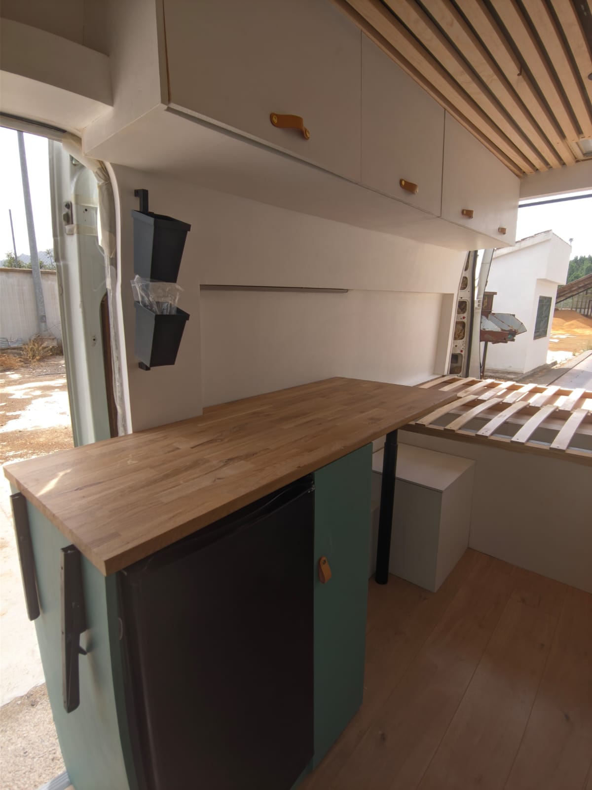 Homologar camperizacion homologación vehículo vivienda furgon vivienda placa fotovoltaica instalación de mobiliario claraboya ventana deposito en los bajos calefacción estacionaria peldaño eléctrico horno de gas Homologar camperizacion homologación vehículo vivienda furgon vivienda placa fotovoltaica instalación de mobiliario claraboya ventana deposito en los bajos calefacción estacionaria peldaño eléctrico horno de gas