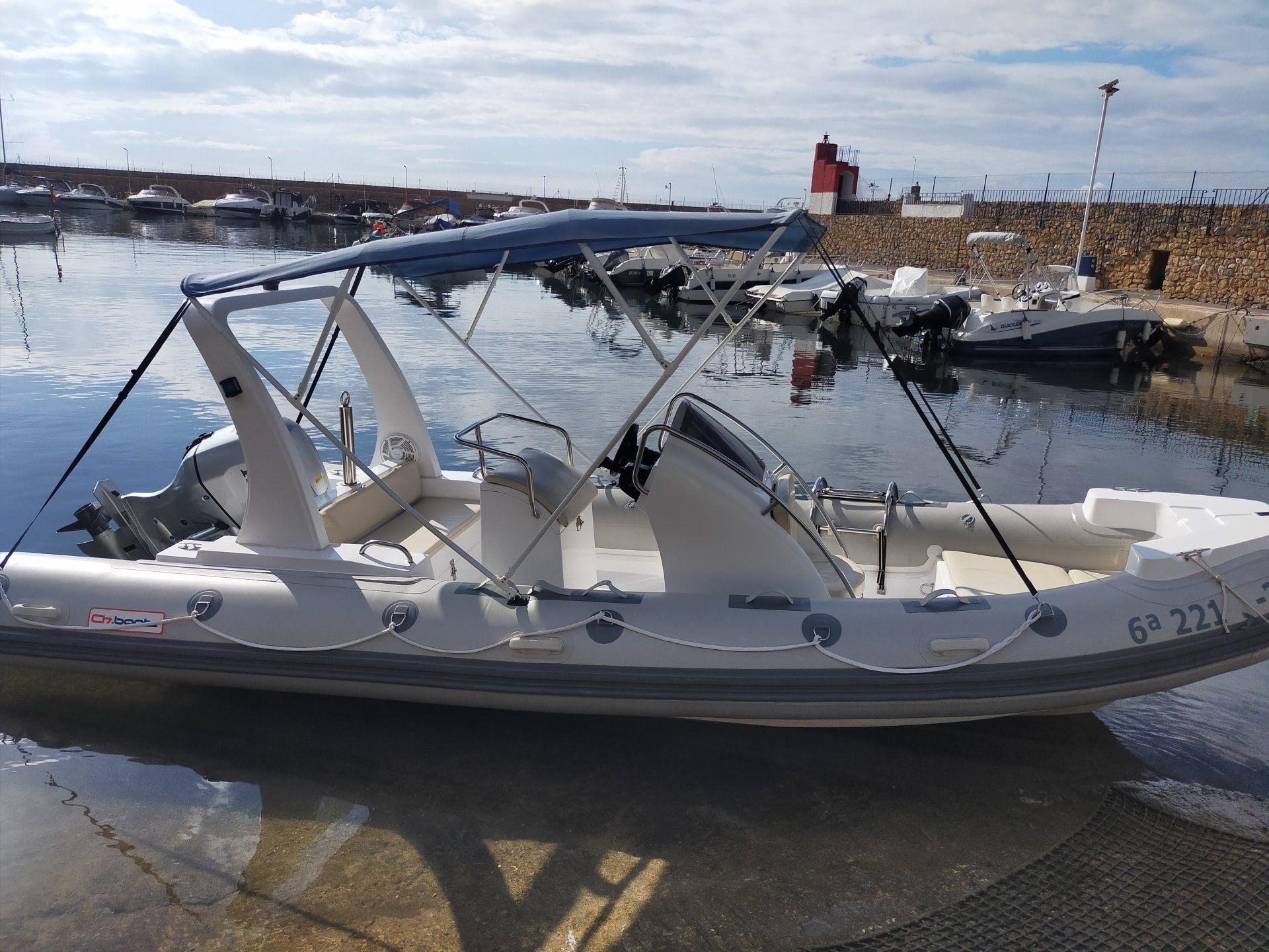 Tarifa RIB 580 - 100 cv -8 pasajeros / alquiler barco a motor