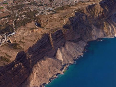 Ver las dunas fosiles de la Sierra Helada es una de las maravillas geologicas que podras disfrutar en el parque maritimo, a 45 minutos de navegación con nuestras neumaticas de 7 y 8 pasajeros, barcos completamente equipados para disfrutar unas horas de navegación costera.