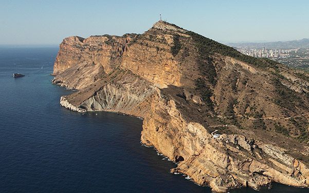 en Jávea Excursión en embarcaciones de alquiler con o sin licencia a Sierra Helada / Serra Gelada