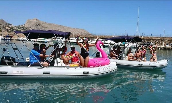 La lancha neumática de alquiler en Marina Greenwich para cumpleaños más baratos los tenemos nosotros en La Marina Chárter Náutico