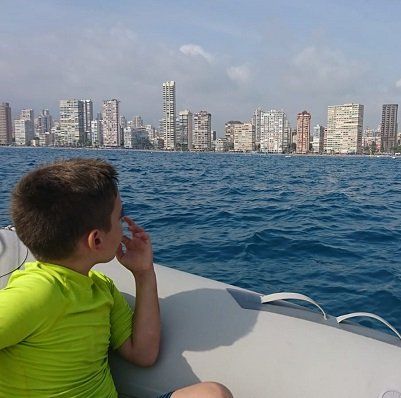 Alquiler barcos con o sin licencia y visita la Bahía de Benidorm