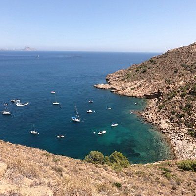Alquiler lanchas neumáticas en Altea con o sin licencia y visita la Cala de La Mina