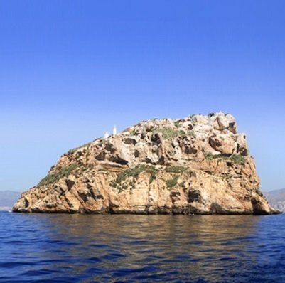 en Benidorm Excursión en embarcaciones de alquiler con o sin licencia a  la Isla de Benidorn