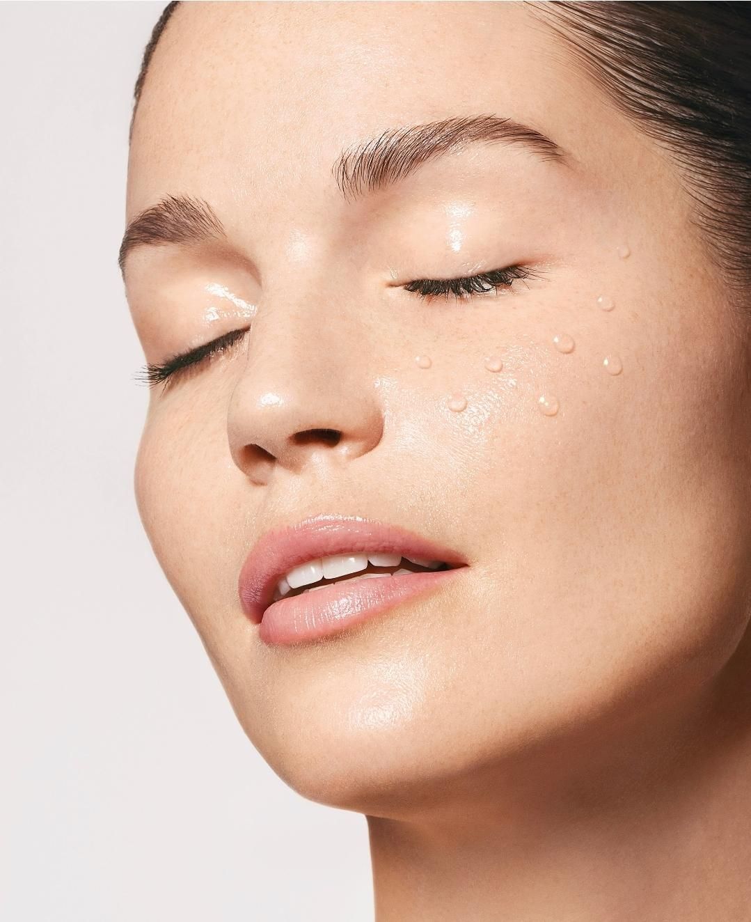 Hautbildverfeinerung, Hauterneuerung Microdermabrasion gegen großporiger und unreiner Haut