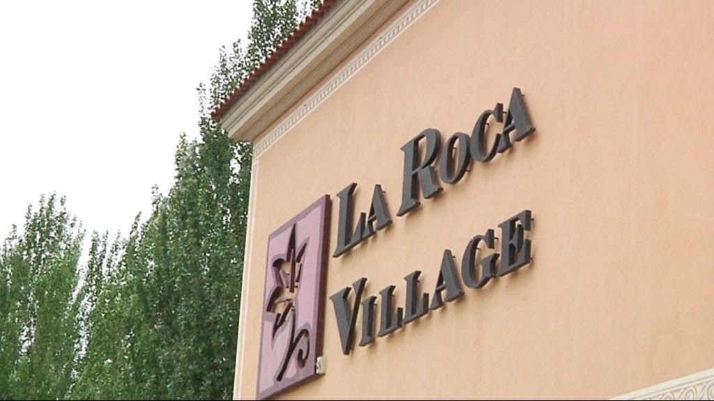 LA ROCA VILLAGE shopping