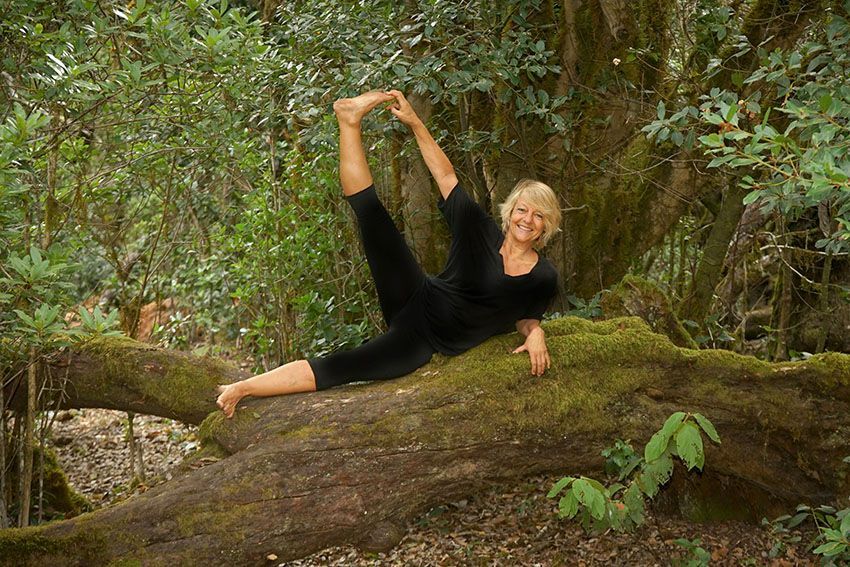Yoga im Wald von La Gomera
