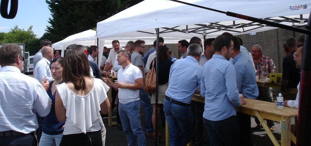 Conseil, aide, représentation professionnelle, formations des électriciens. Faites confiance à nos services pour une assistance et un suivi professionnel et développer efficacement votre activité.