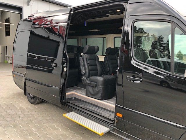 Mercedes Benz Sprinter 319 mit elektrischer Tür