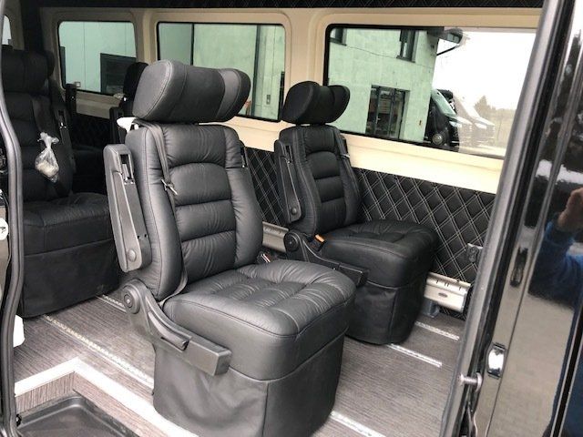 Die Komfortsessel eignen sich für lange, bequeme Reisen.