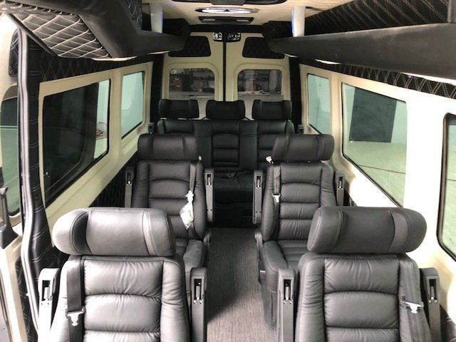 Der Sprinter ist als Tourbus genauso wie als Reisebus einsetzbar.