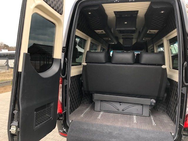 Der Kofferraum bietet genug Platz für Ihr Gepäck.