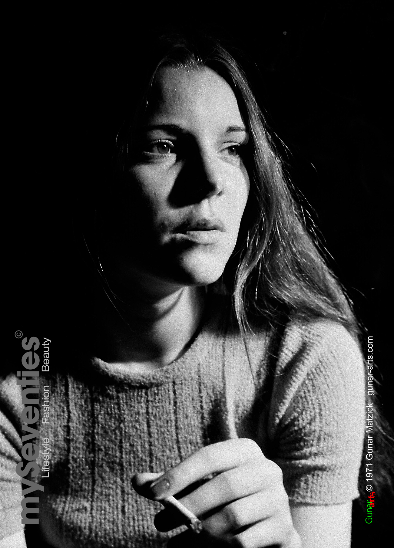 Insgesamt spiegelten die Mode, der Lifestyle und die Beauty-Trends der 1970er-Jahre eine Ära wider, in der Individualismus und Freiheit hochgeschätzt wurden. Die Mode war geprägt von wilden Farben, auffälligen Mustern und ungewöhnlichen Stoffen, sie war bunt und ausgefallen. Plateauschuhe, Schlaghosen und Hemden mit großen Kragen waren beliebt. Ein großer Trend in der Mode war die Hippie-Bewegung, die sich für Frieden und Freiheit einsetzte. Diese Bewegung trug Kleidung aus Leinen und Baumwolle in bunten Farben und mit ethnischen Mustern wie Paisley. Große, auffällige Sonnenbrillen waren ein wichtiger Bestandteil der modischen Accessoires. Diese Sonnenbrillen waren oft mit runden oder eckigen Gläsern ausgestattet und wurden in einer Vielzahl von Farben und Mustern hergestellt.