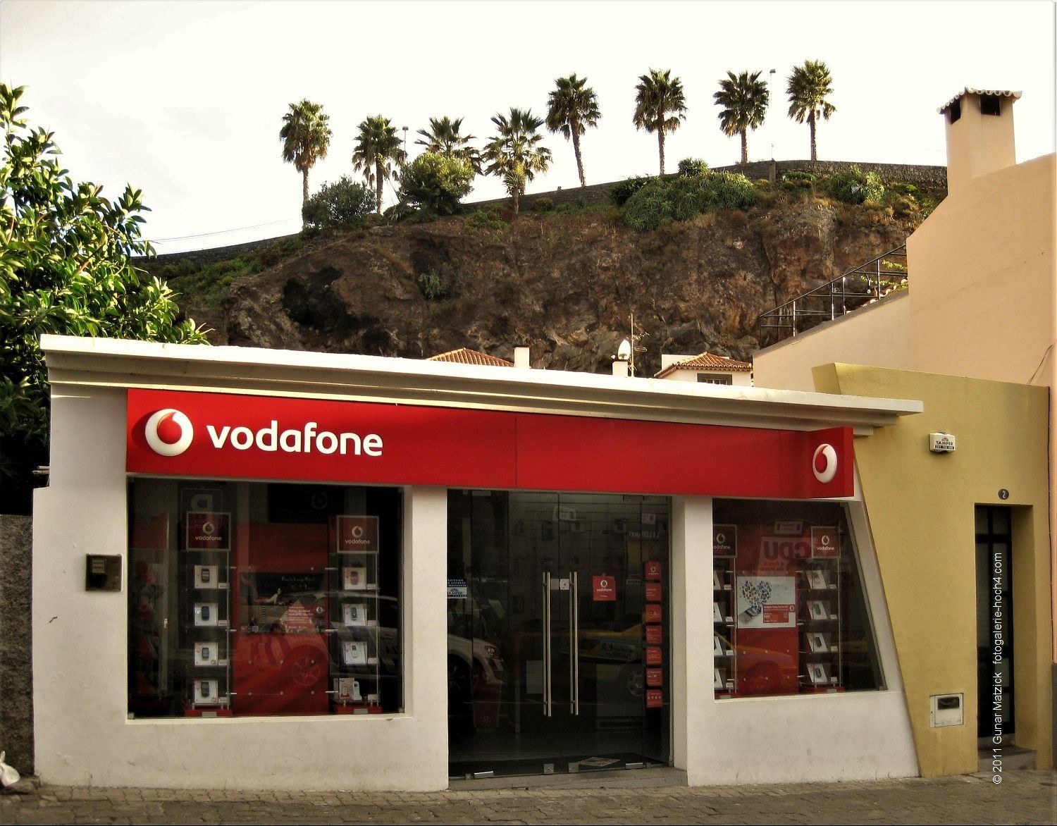 Netz vorhanden. Attraktive Locations. Vermutlich einer der schönsten Arbeitsplätze weltweit. Vodafone, Madeira, Portugal.
