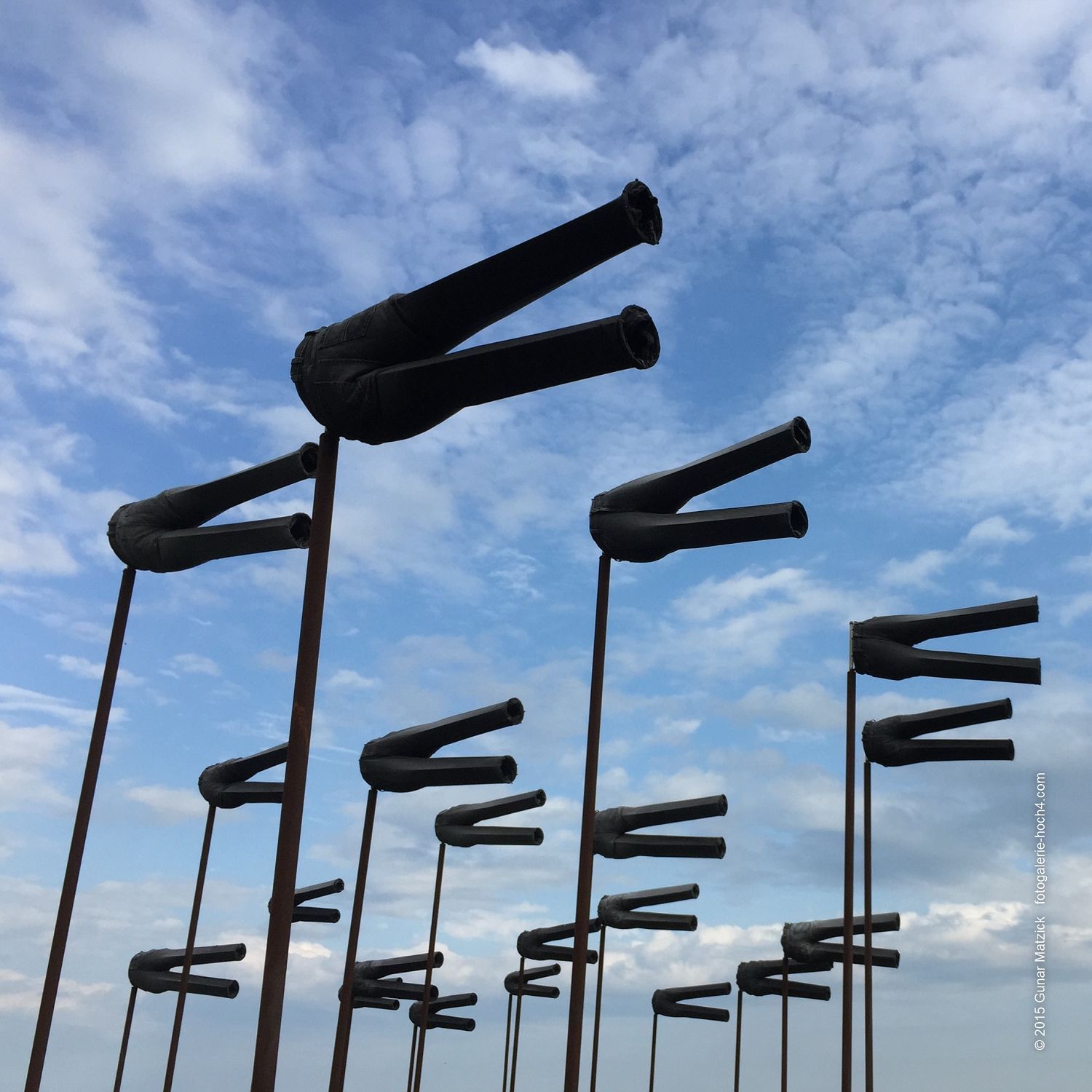 Können so viele Hosen irren? Windhosen . Der Schein trügt. Die Ruhe vor dem Sturm. Ostsee, Deutschland.