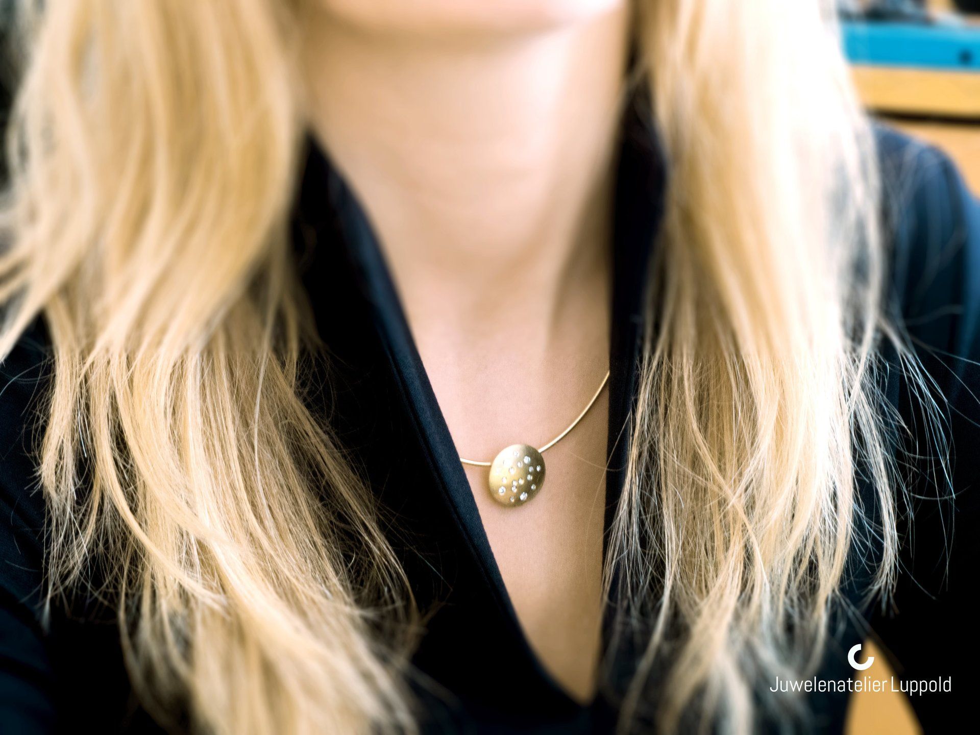 Sonderanfertigung Anhänger 750/-Gelbgold mit Brillanten Omegareif 750/-Gelbgold