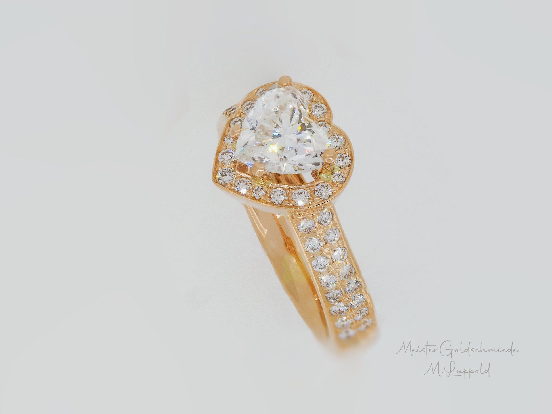 Herz Diamant Verlobungs-Ring mit Brillanten in 750/- Gelbgold. Neuanfertigung nach Kundenwunsch.