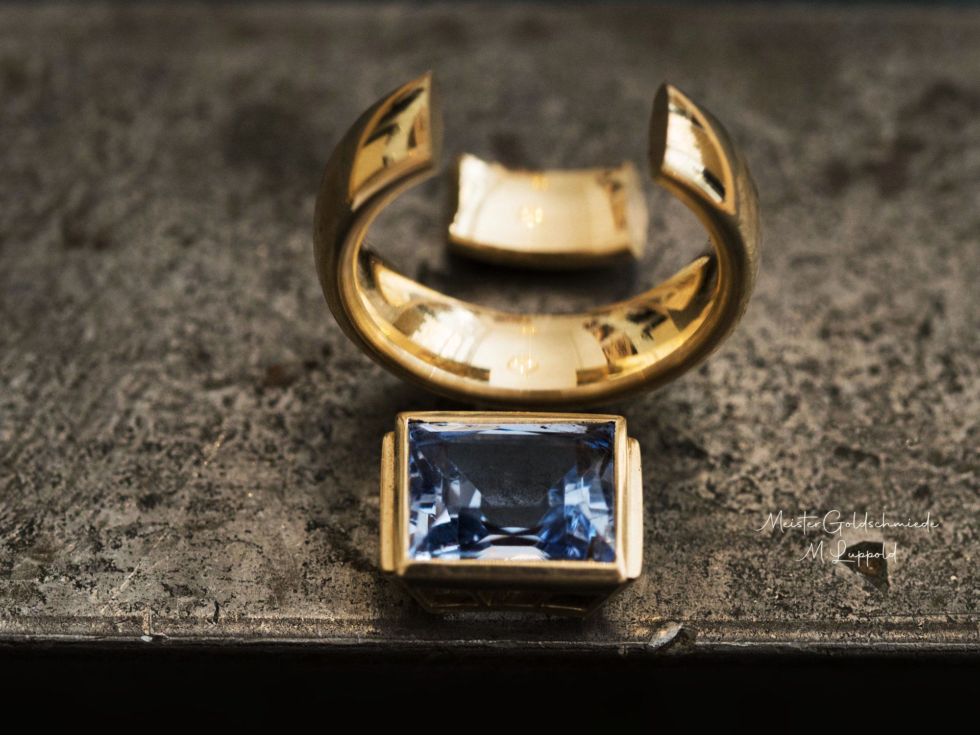 Neuanfertigung von getragenem Ring mit Stein.