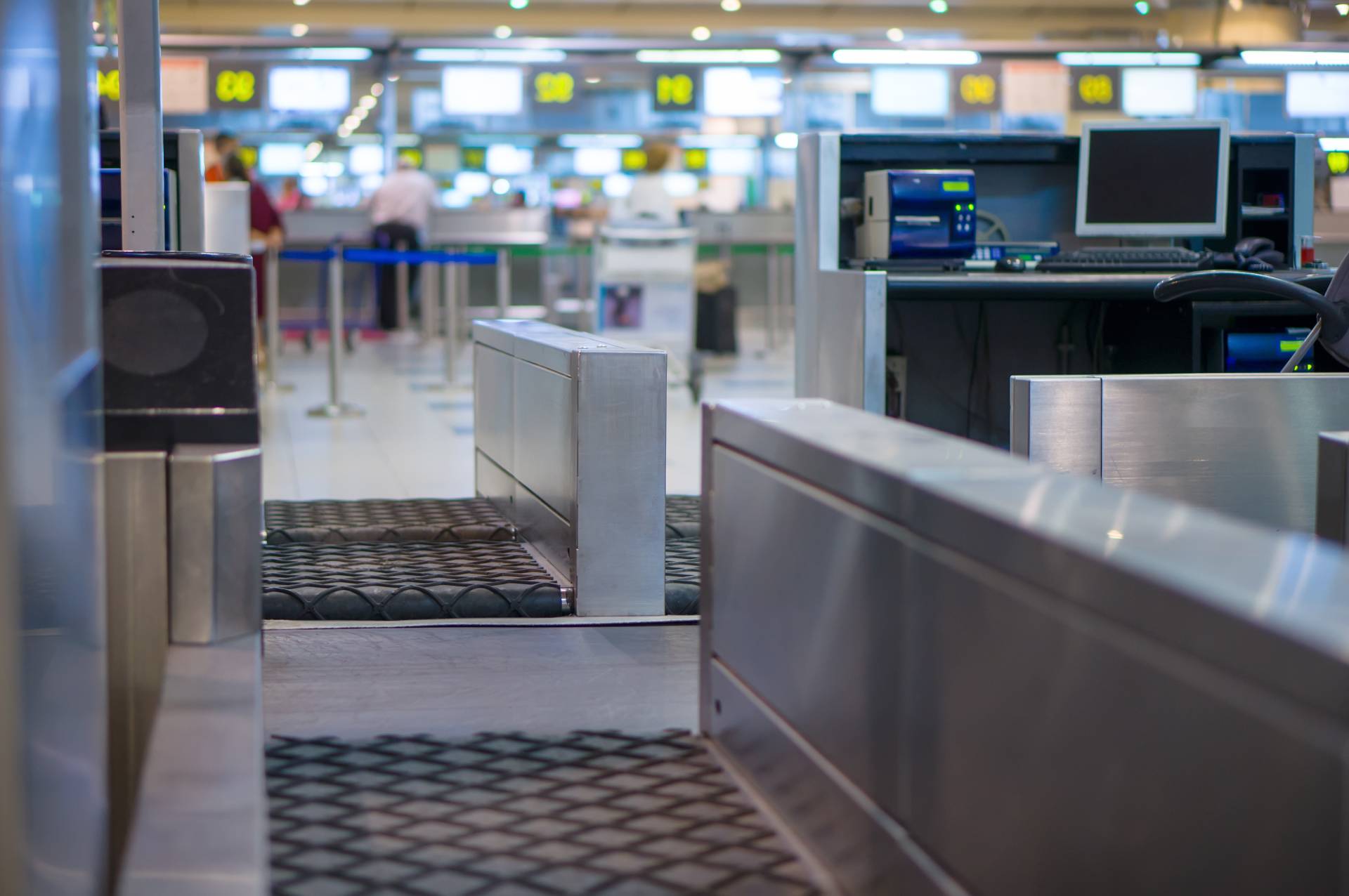 vérifications des bagages avec des scanners