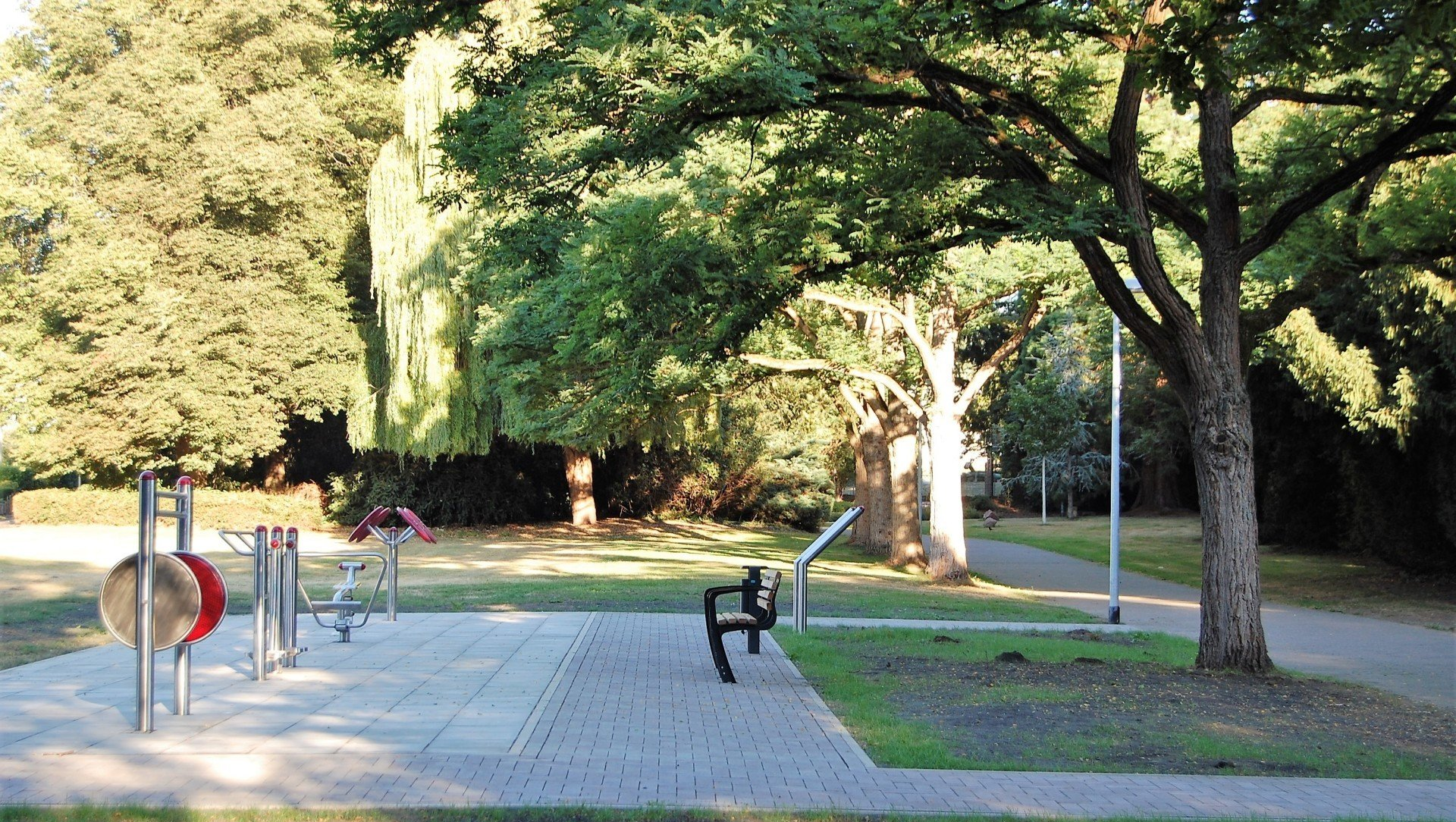 :: 2020.07 :: Bewegungsparcour am Partnerschaftsweg in Brühl :: 2020.07 :: Bewegungsparcour am Partnerschaftsweg in Brühl