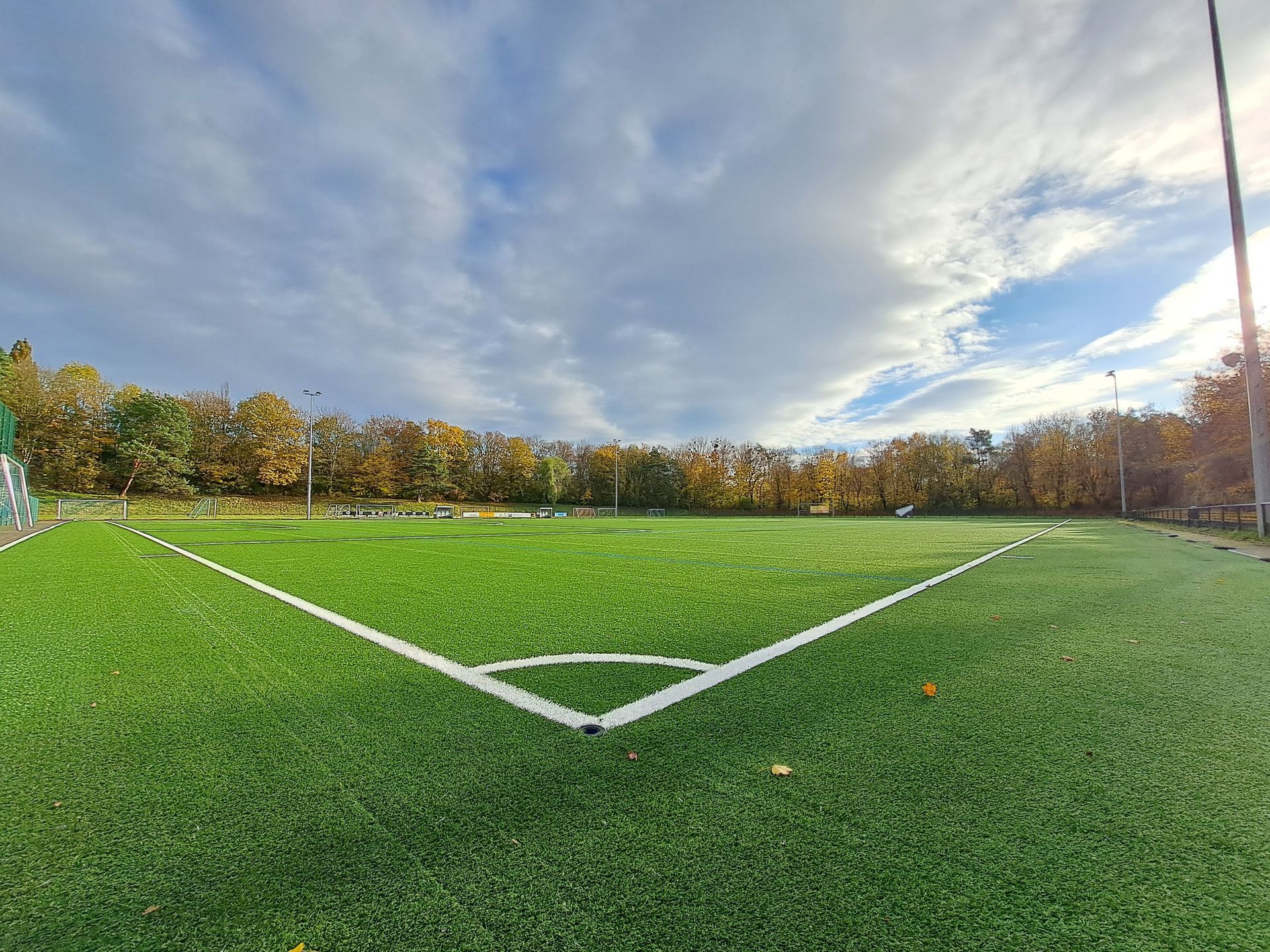 :: 2024.10 :: Fertigstellung Belagswechsel Kunstrasen beim BC Efferen in Hürth :: 2024.10 :: Fertigstellung Belagswechsel Kunstrasen beim BC Efferen in Hürth