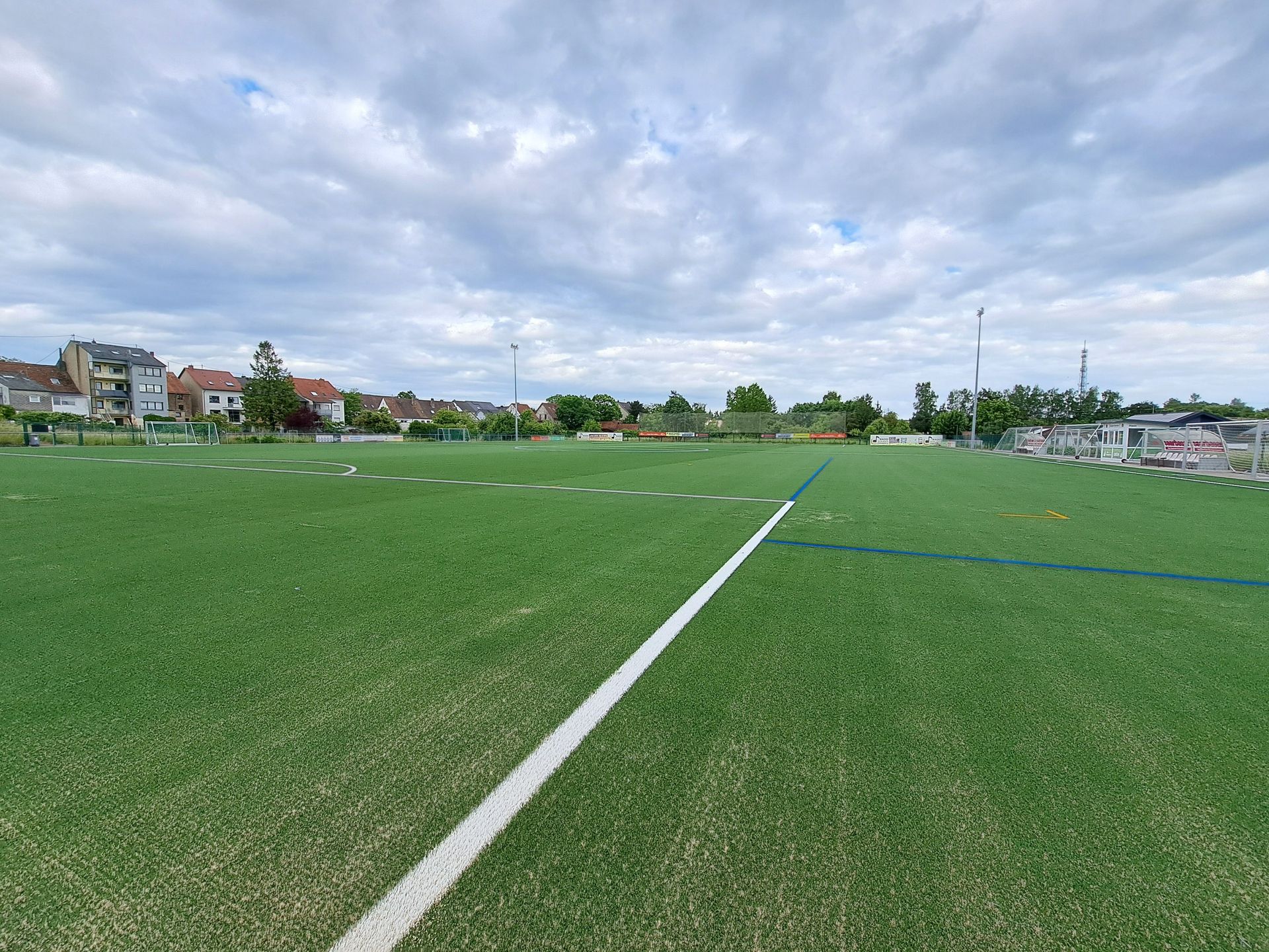 :: 2025.04 :: Belagswechsel beim SV Auersmacher im Saarland :: 2025.04 :: Belagswechsel beim SV Auersmacher im Saarland