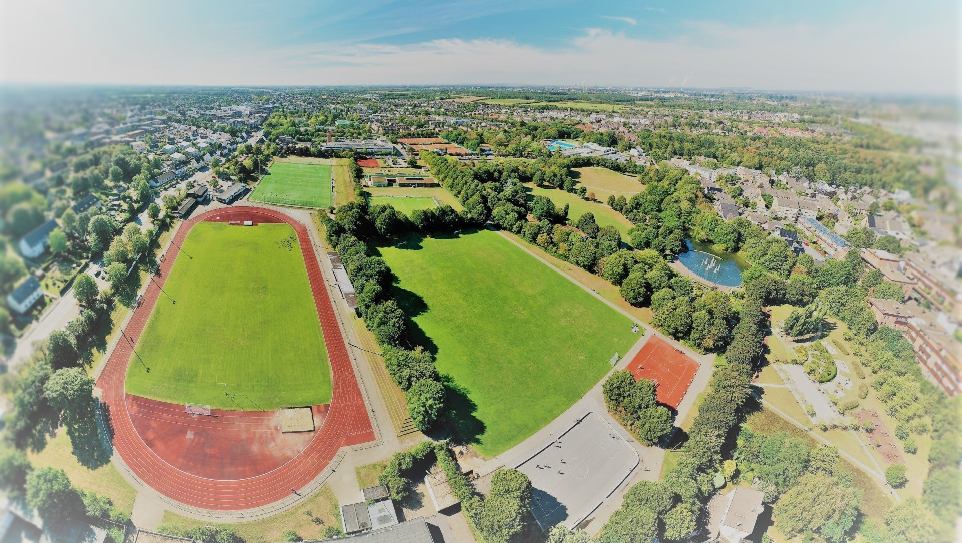 :: 2020.09 :: SpA Jahnstadion mit Freizeitpark Langfort von oben // Foto: Luftbild AG :: 2020.09 :: SpA Jahnstadion mit Freizeitpark Langfort von oben // Foto: Luftbild AG