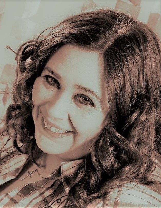 Chel, owner and lead floral designer of Chels Petals based in Cardiff, South Wales