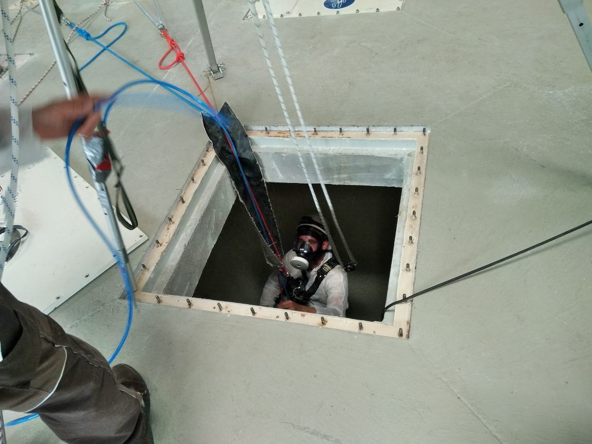 Working at heights, industrial cleaning, rope access technology