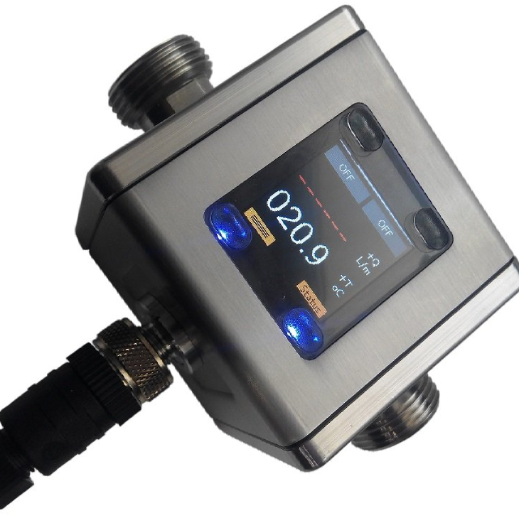 Caudalímetro MIM compacto con pantalla digital en color y conectores.