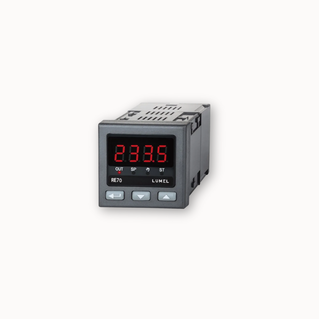 Controlador ISB-RE70 con display LED rojo y funciones PID básicas, configurable desde el panel frontal.