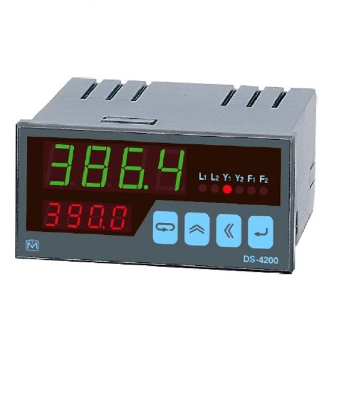 Controlador digital compacto DS-4200 con pantalla LED doble, indicadores de valores y botones de programación.