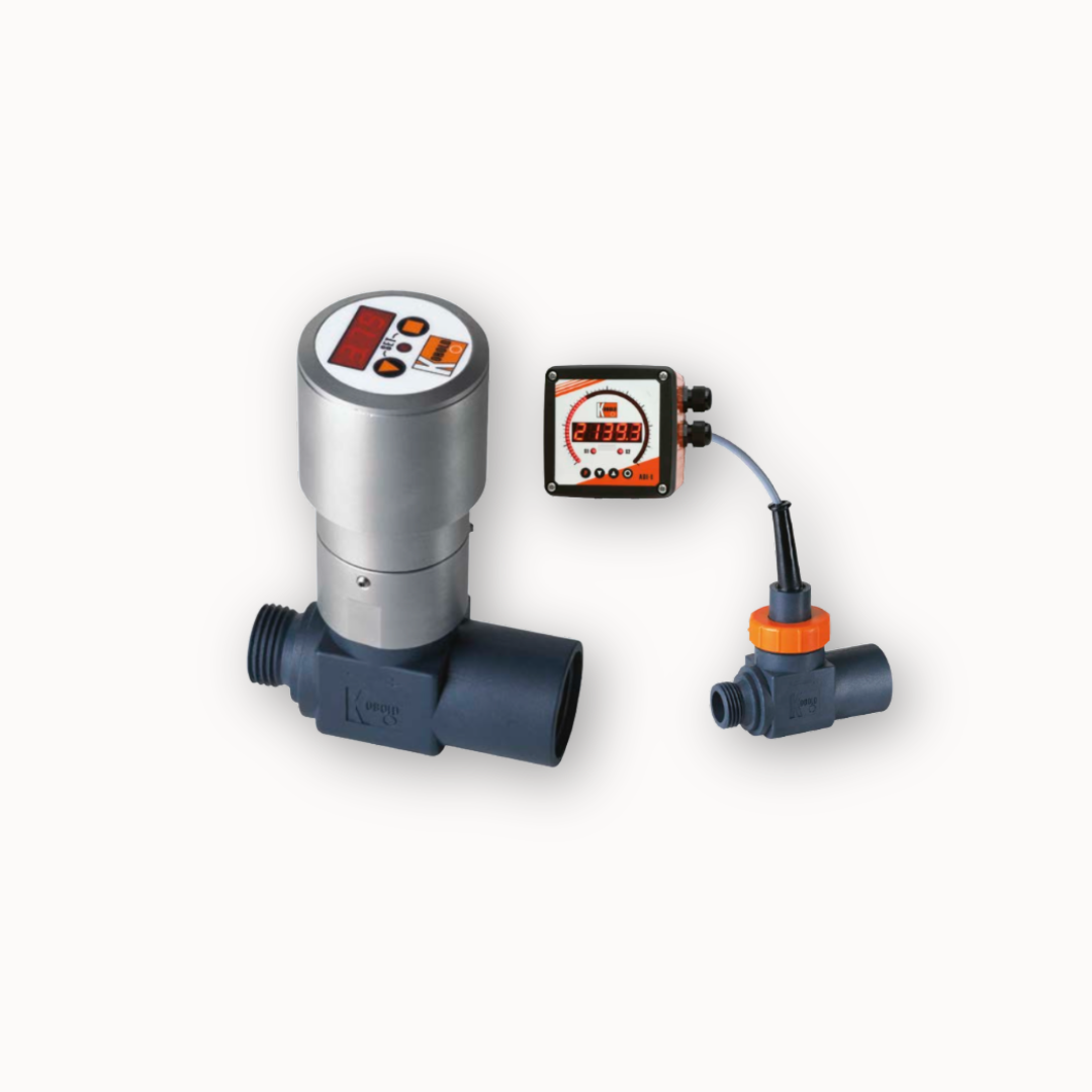 Caudalímetro de turbina DRS con rotor interno, ideal para líquidos no conductivos como agua, aceites y combustibles.