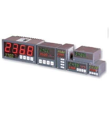 Conjunto de controladores digitales LS-3000 con pantallas LED de diferentes tamaños y botones de control.