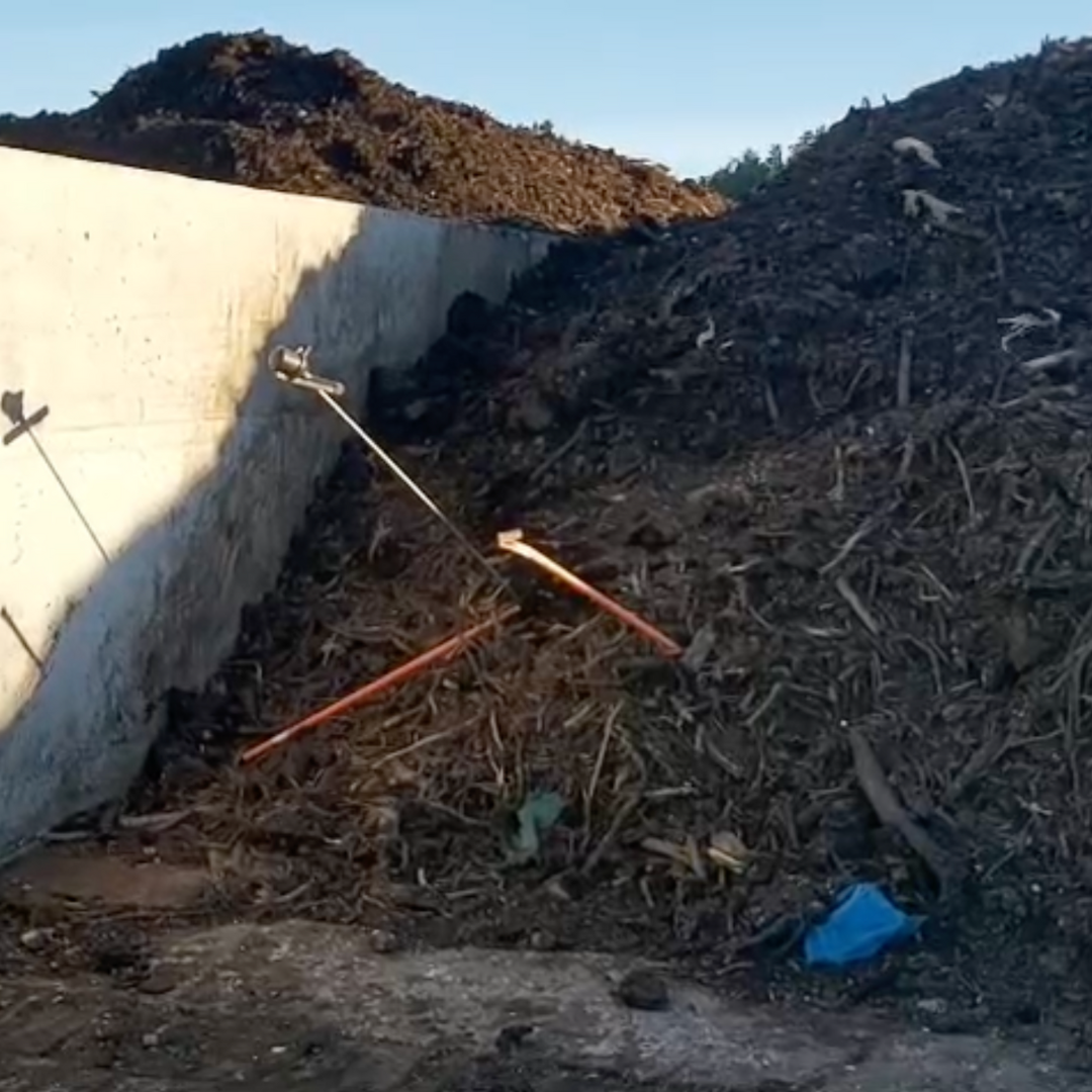 Sonda de Temperatura en acción en compostaje industrial