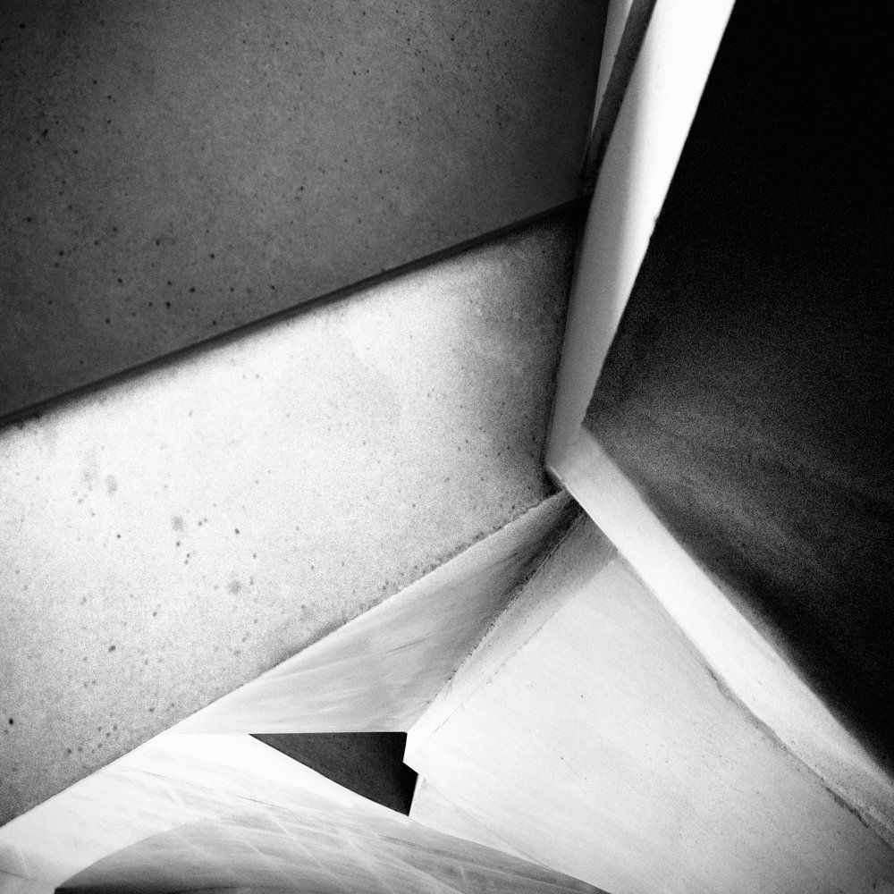 Horizons : série de photographies noir et blanc abstraite - volumes de bétons amenant des contrastes ombre et lumière mettant en relief textures et contrastes graphique et géométriques