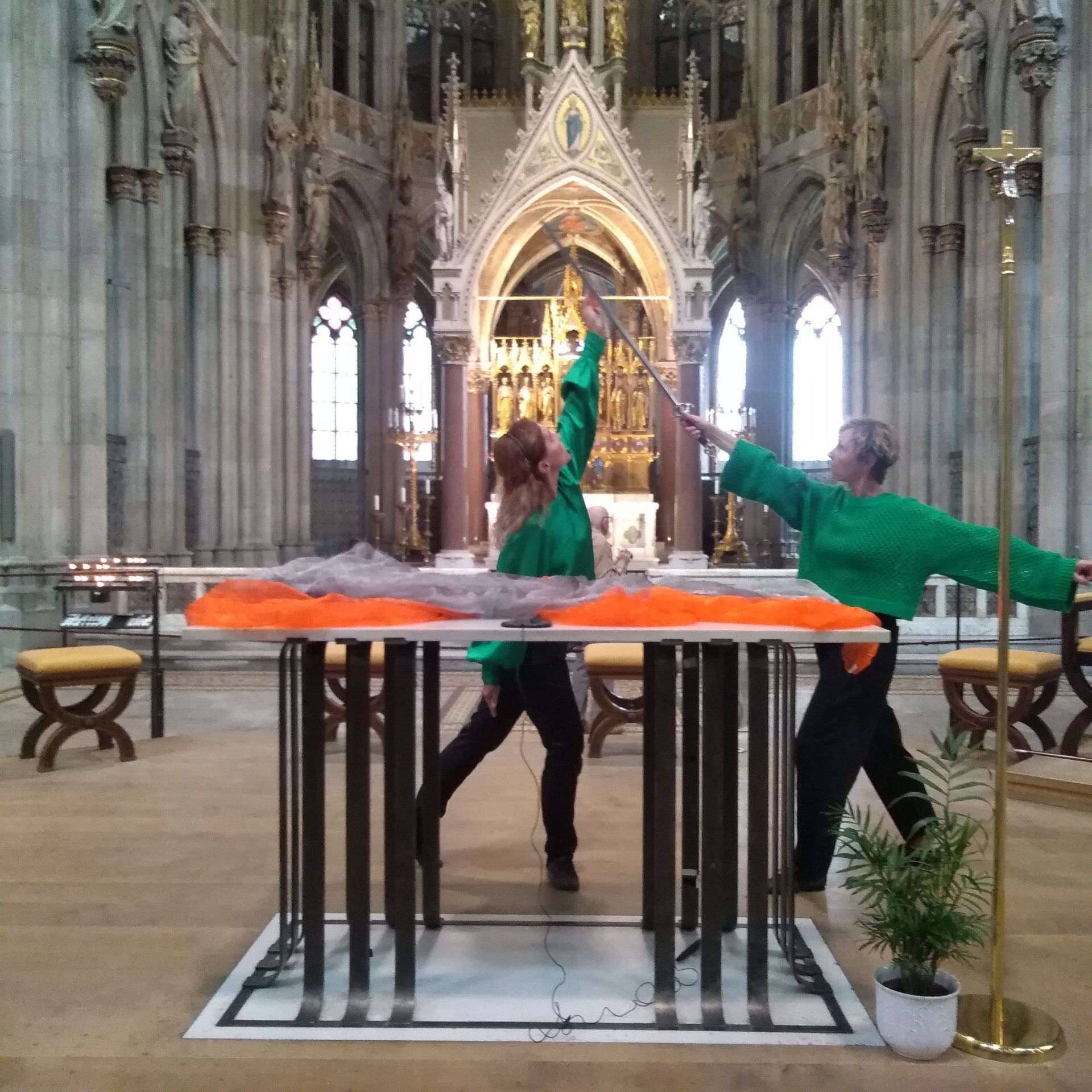 J^sWord Tanzmedi(t)ation Votivkirche J^sWord Tanzmedi(t)ation am Pfad der Gleichnisse