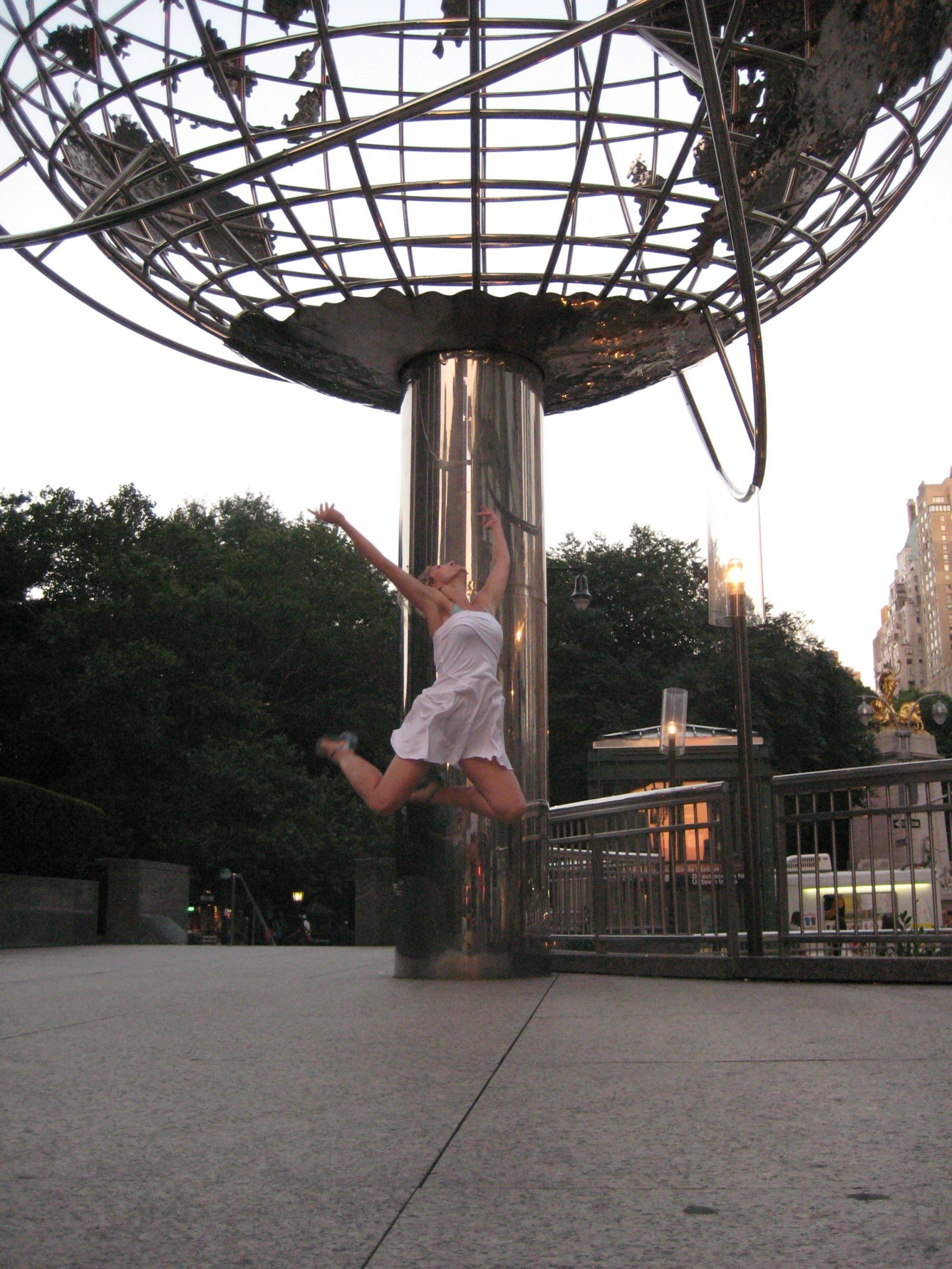 Tatjana Christelbauer, NYC Columbus circle, jump, dancers life