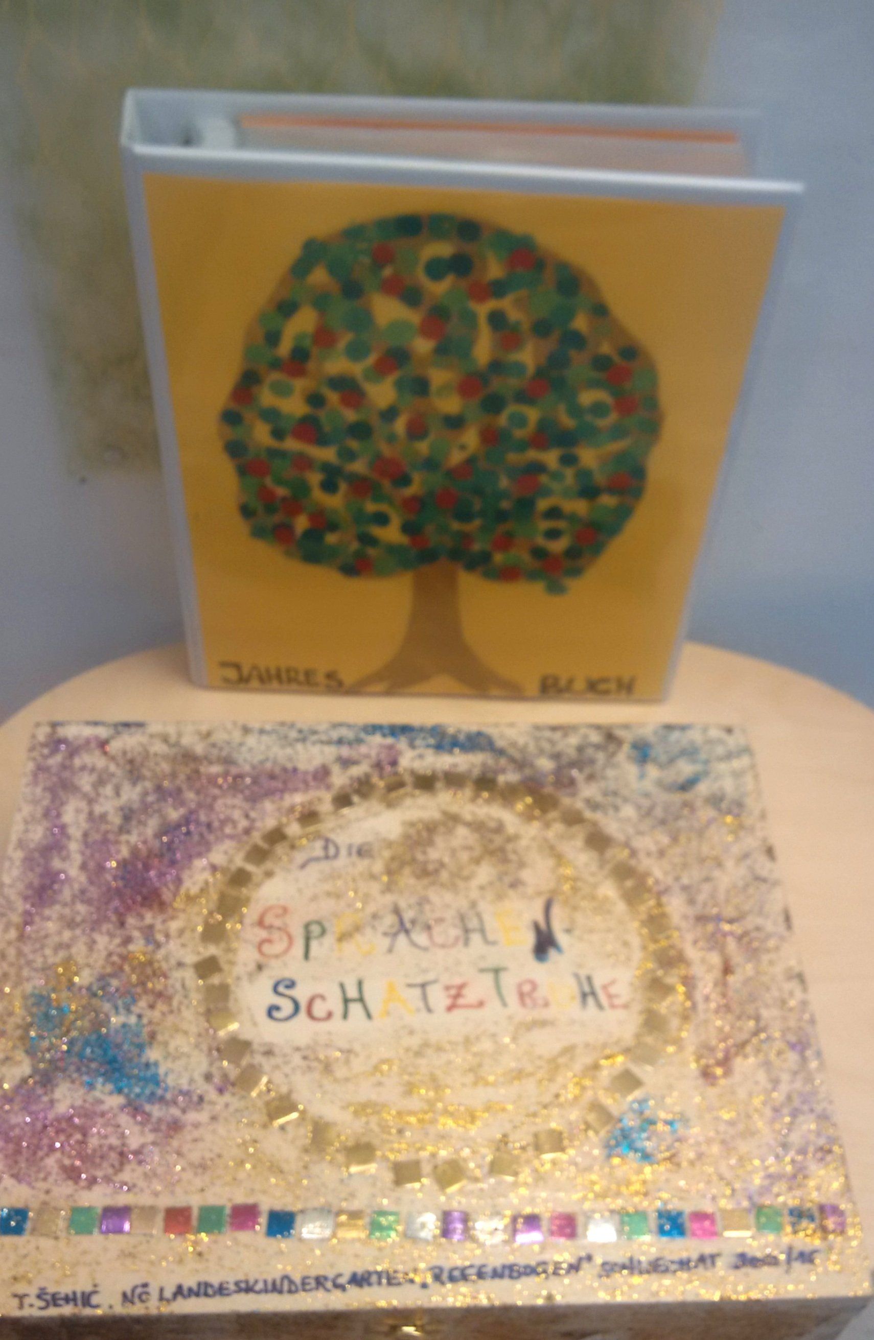 Sprachenschatztruhe und Jahresbuch von Tatjana Christelbauer