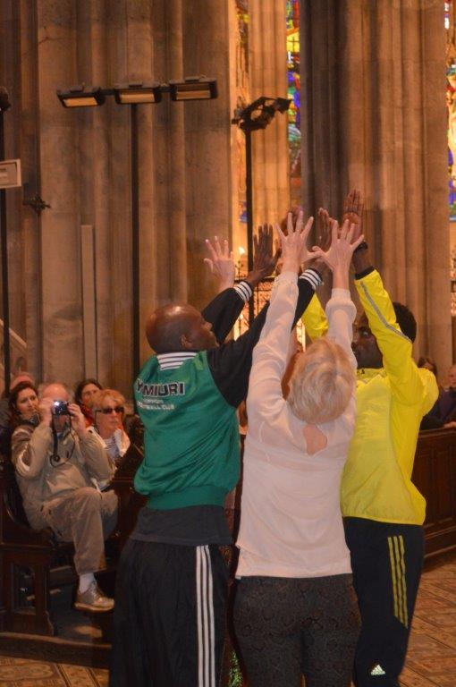 Flashmob Hallelujah! mit Wiener Maratongewinner und Balletttänzerinnen, soprano Annemarie Runmark