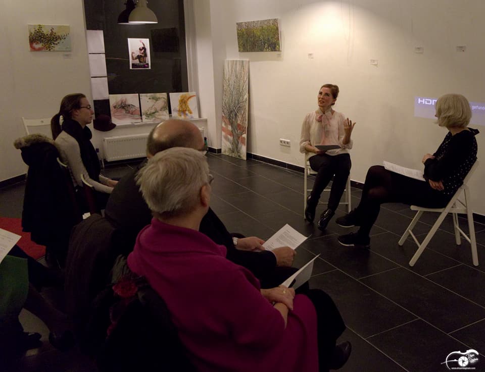 Rosa ... reading performance and talk. mit Austrian fashion designer Elke Freytag, Galery Sandpeck, Wien; Tatjana Christelbauer Dance& fashion