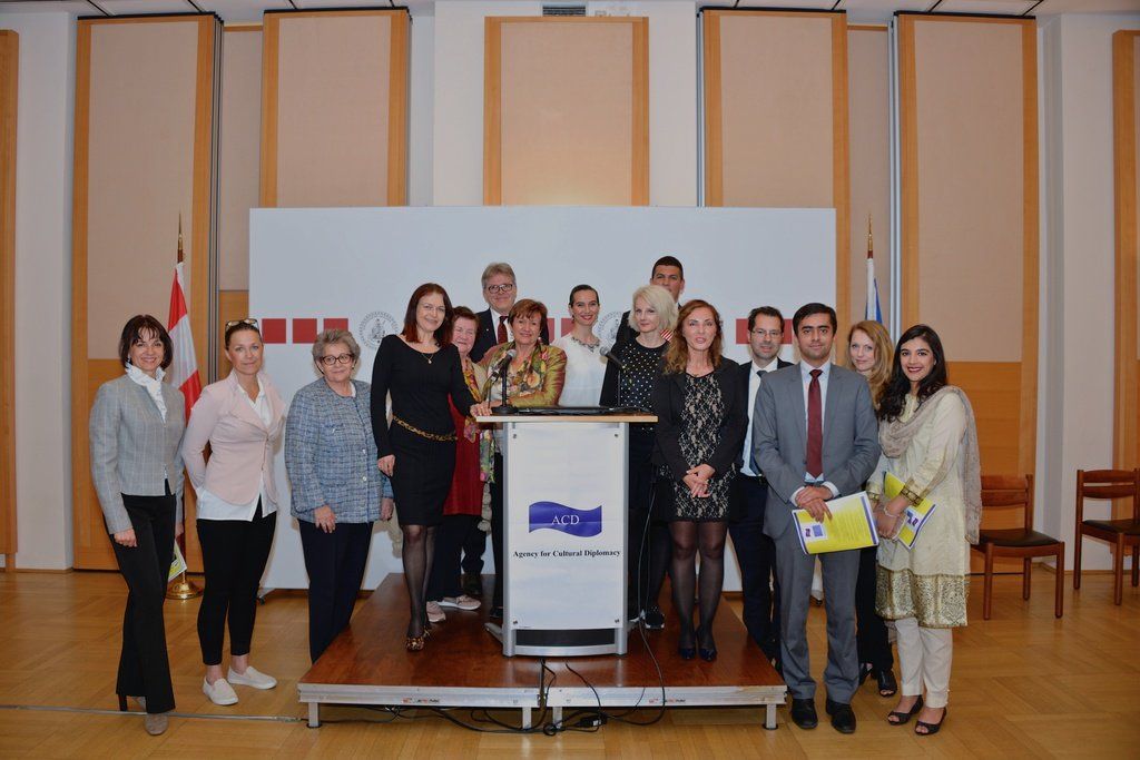 Tatjana Christelbauer Vienna Diplomatic Academy ACD-Agency for Cultural Diplomacy 1st Anniversary Group Foto