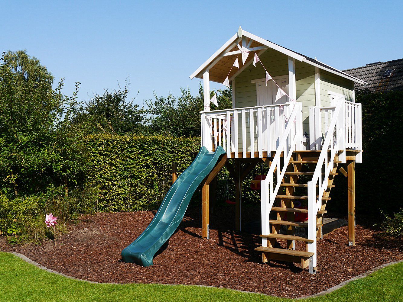 Spielturm bzw. Spielhaus für Kinder mit Rutsche und Anbautreppe, statt Leiter - Stelzenhaus und Podest aus Holzsberg