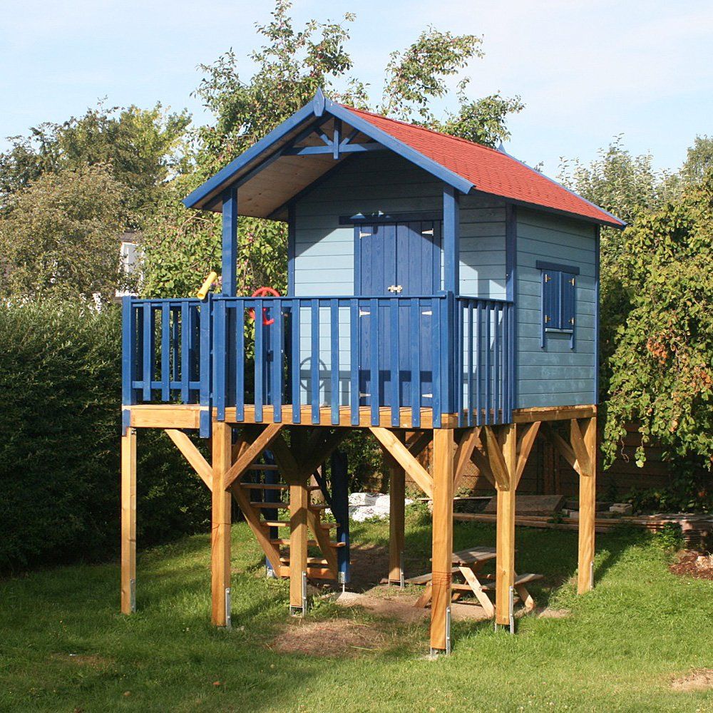Blaues Schwedenhaus auf Stelzen, aus Holz, Dach aus roten Dachschindeln aus Hessen