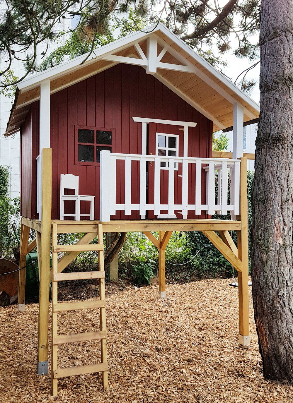 Kasohaus aus Hessen stellt Holzhäuser, Spielhäuser und Stelzenhäuser für Kinder her. Für Ihren Garten ein Outdoor Spielplatz aus Holz.