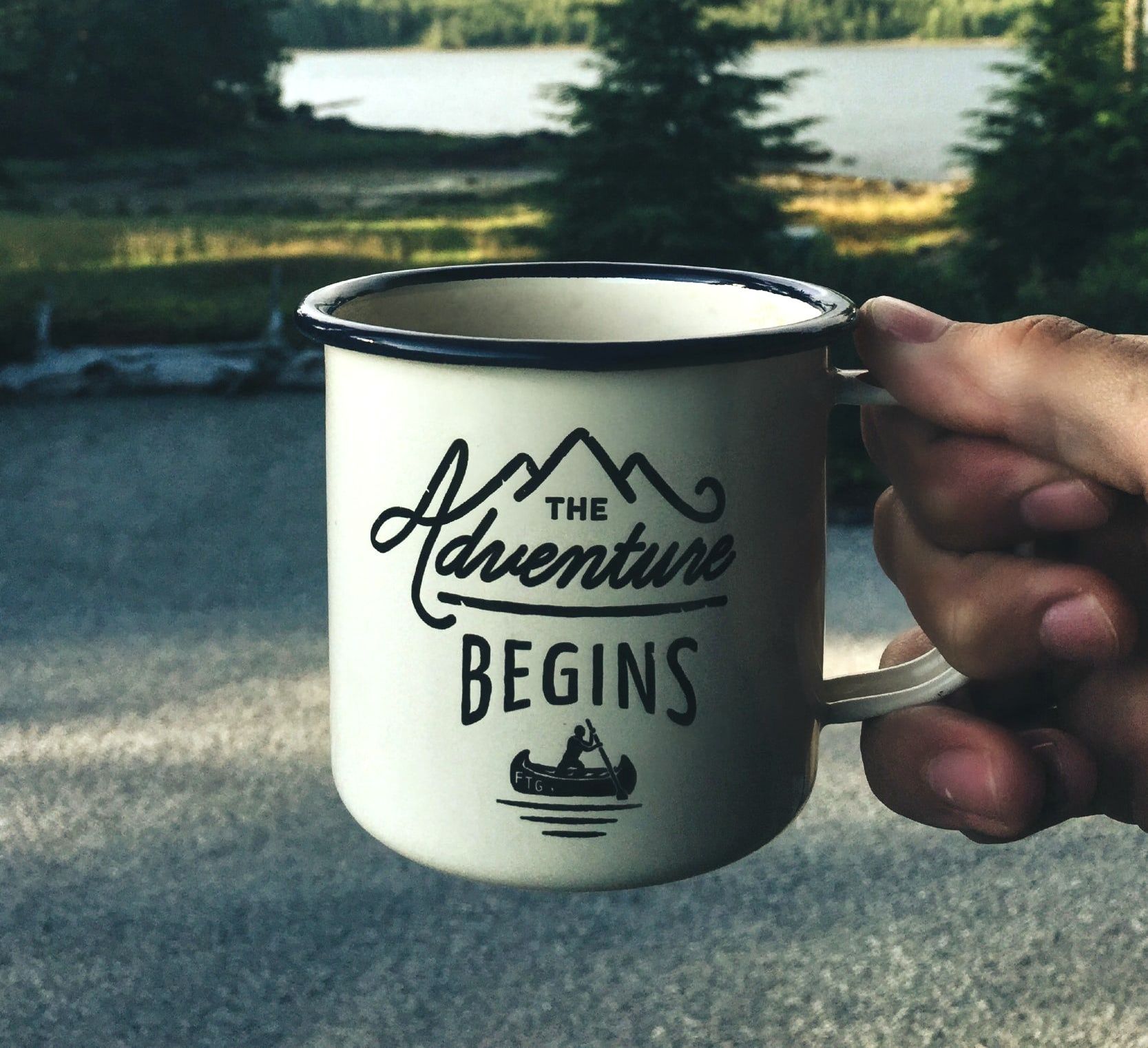 Starterpakete: Tasse mit dem Aufdruck Adeventure Begins