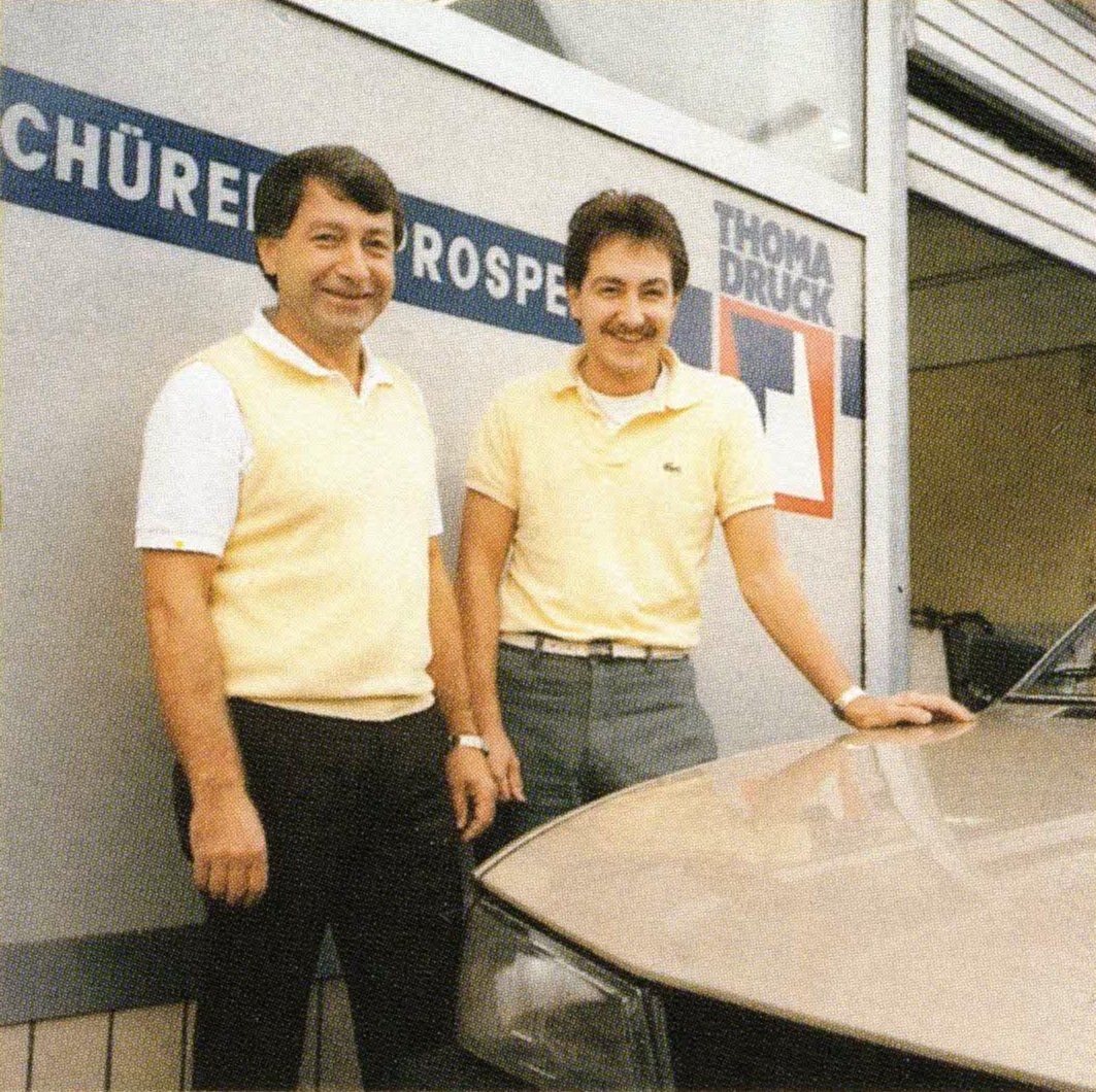 1985, Dreieich-Götzenhain, Bleiswijker Straße
Fritz R. Thoma, Peter Thoma vor der damaligen Druckerei.