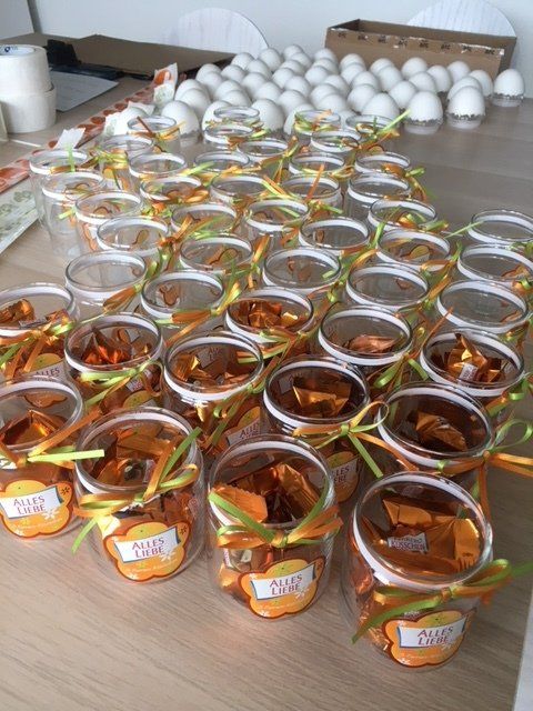 Konfektionierte Gläser mit Schokolade